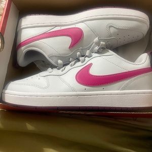 Brand New SZ 7Y Nike